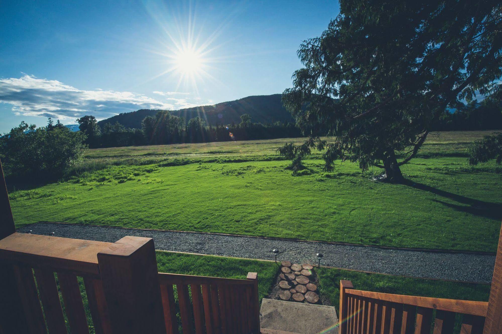 Hidden Acres Farm And Treehouse Resort 테라스 외부 사진