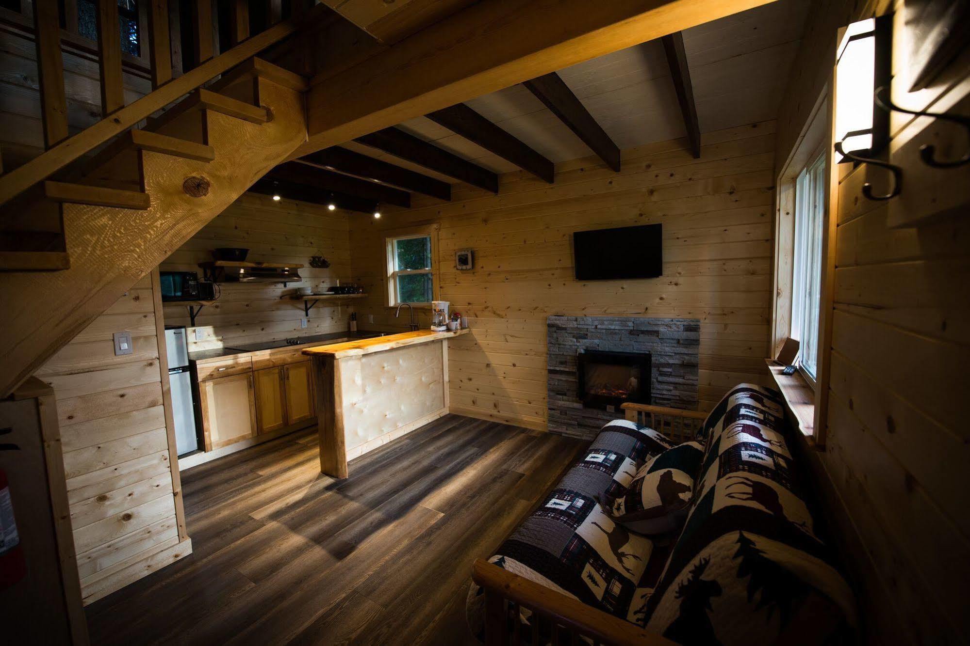 Hidden Acres Farm And Treehouse Resort 테라스 외부 사진